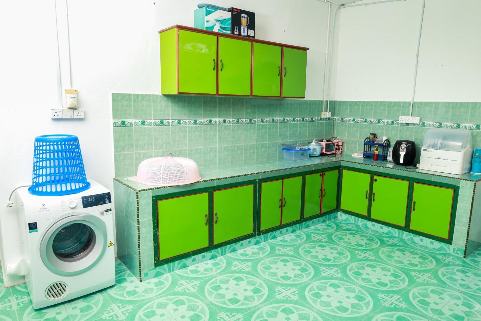 D'Bali Homestay - Private Swimming Pool, Netflix, Internet Wifi ,Cuckoo, Internet Wifi , Dryer, Washing Machine, Aircond Setiap Bilik & Ruang Tamu Pasir Puteh Exterior photo