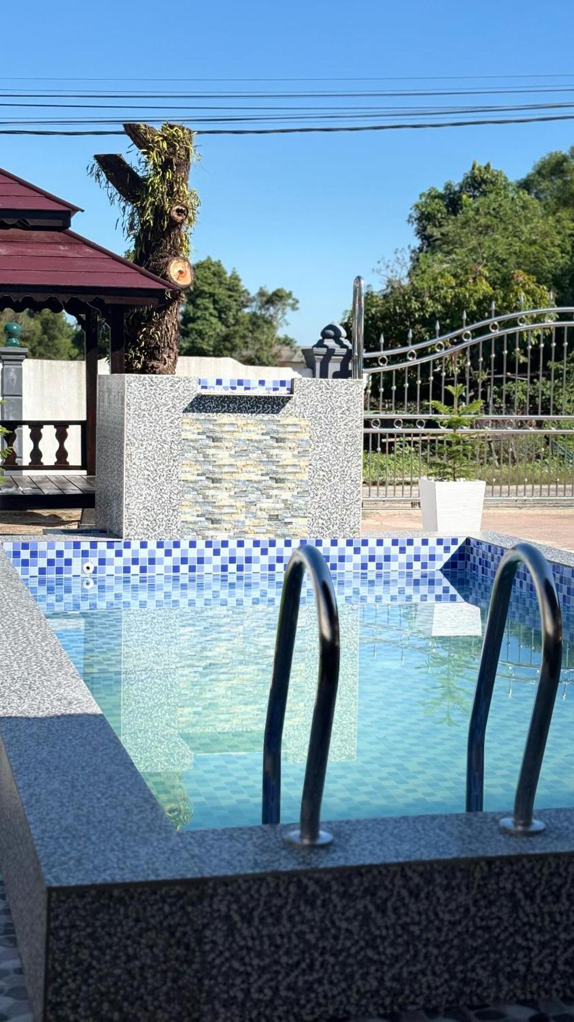 D'Bali Homestay - Private Swimming Pool, Netflix, Internet Wifi ,Cuckoo, Internet Wifi , Dryer, Washing Machine, Aircond Setiap Bilik & Ruang Tamu Pasir Puteh Exterior photo
